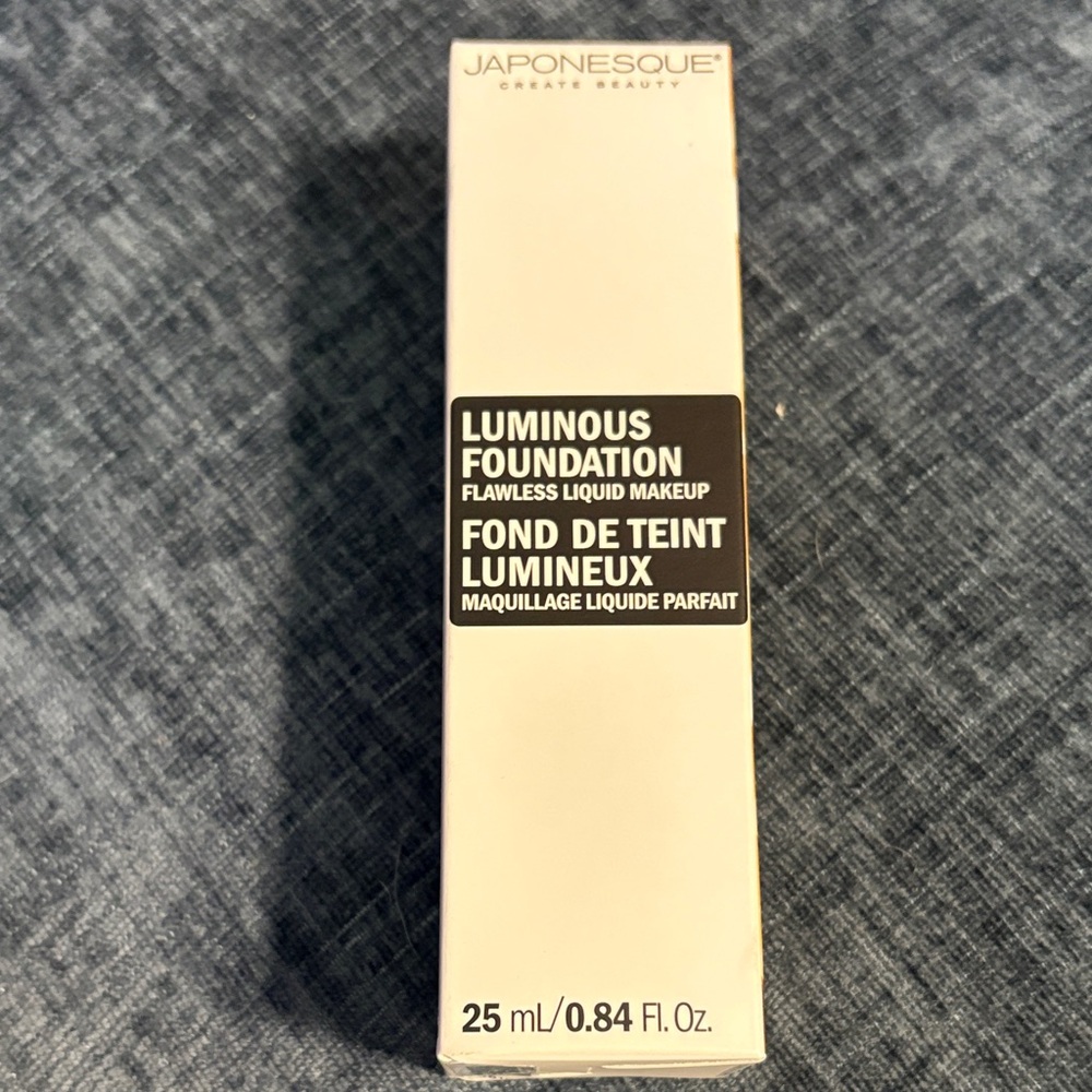 Japonesque Luminous Foundation in Shade 03